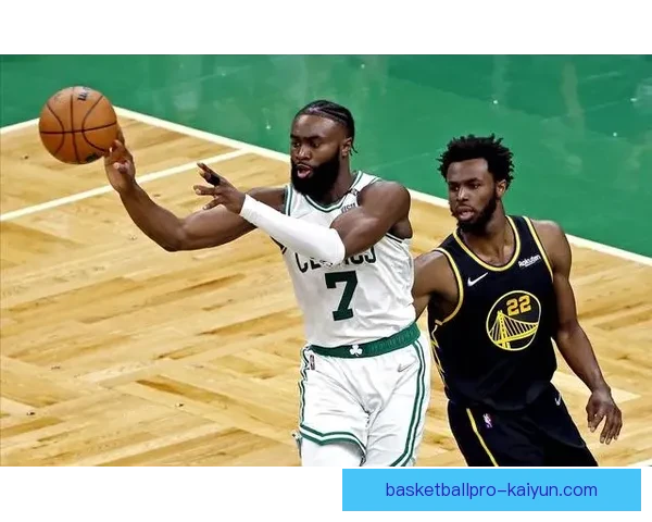 霍伊别尔展现惊人攻防能力，助力球队逆袭对手，状态回暖值得关注