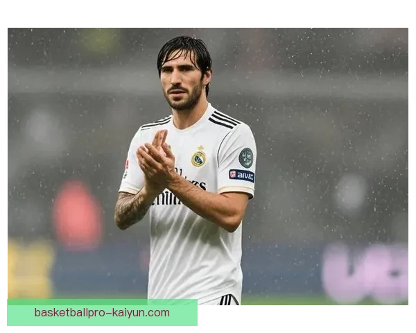 托纳利传球能力持续提升，值得关注其在中场的影响力。