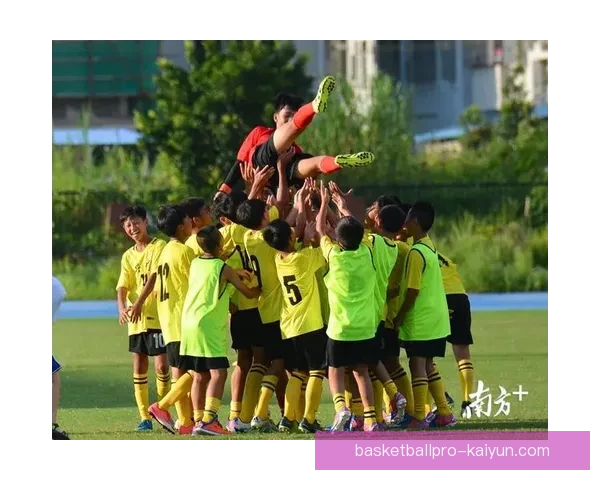 阿什拉夫青训故事的深度解读与其足球生涯发展历程的关联分析